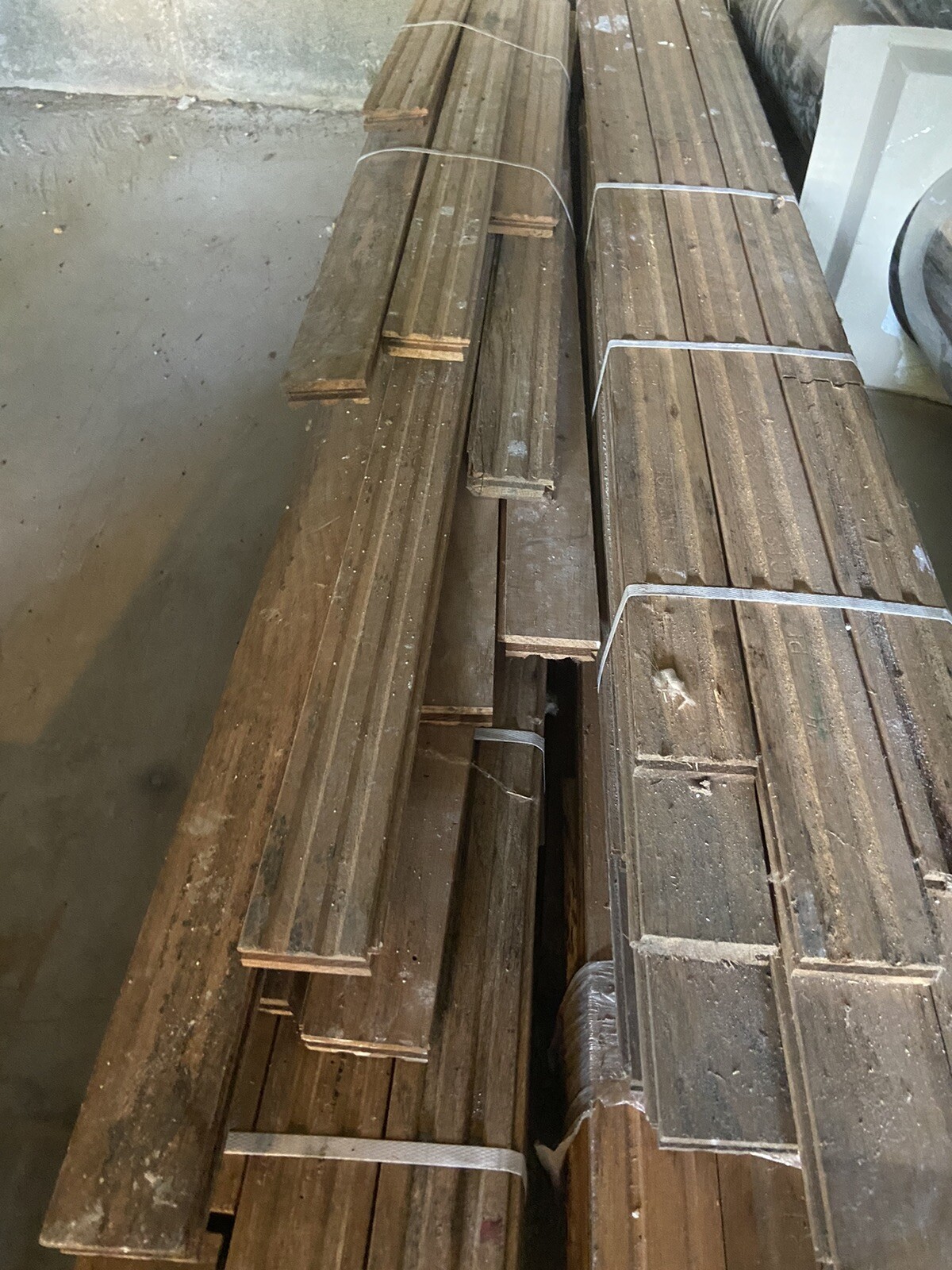 3 bundles of tung and grove red oak flooring