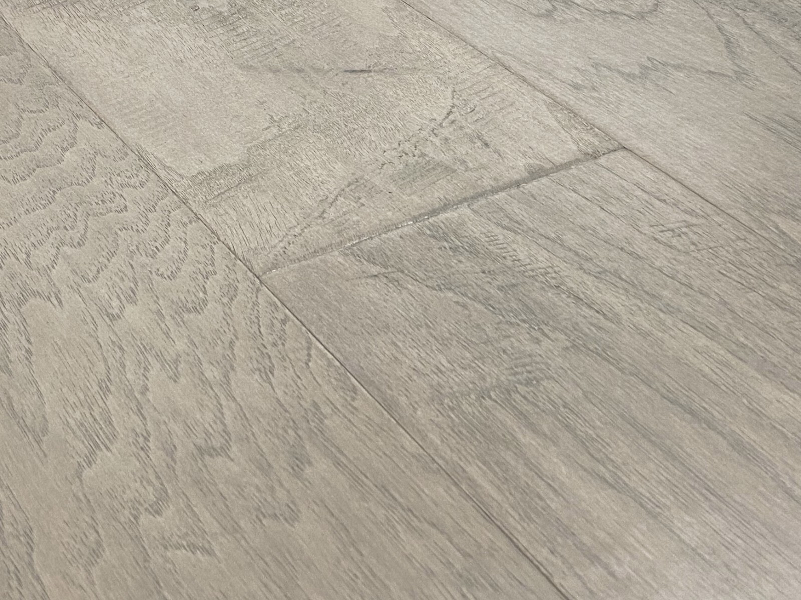 Handscraped Finish with Rustic Distressing Engineered Hardwood