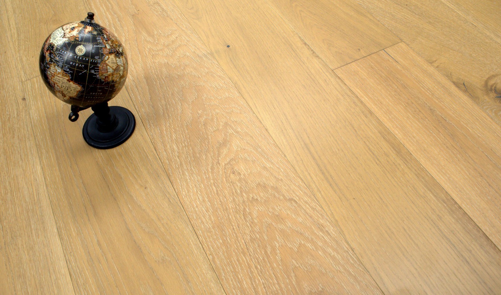 7 1/2″ x 5/8″ European French Oak Engineered Flooring Galleon – Sample