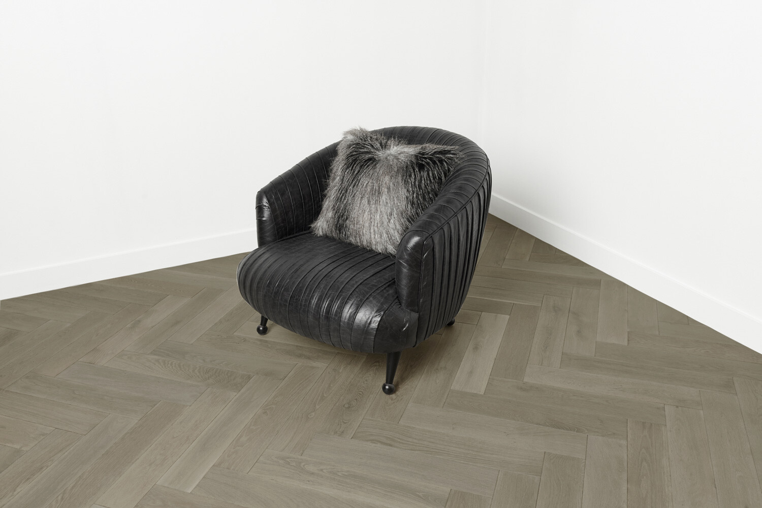 Syracuse – ADM Flooring – 4-3/4″ Wide Oak Engineered Hardwood Floors Herringbone