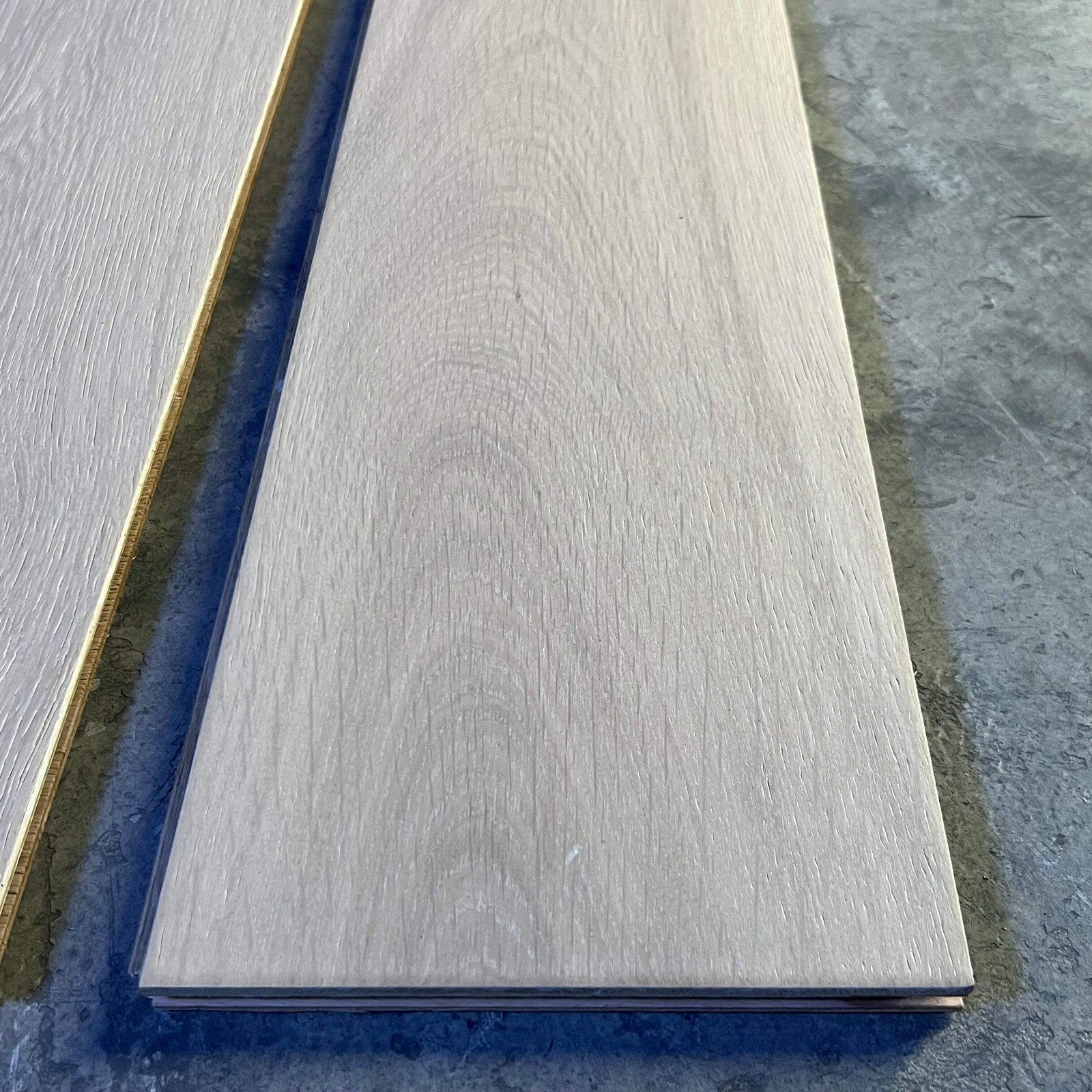 LEGACY COLLECTION (8 Pieces) Prefinished Engineered Plank 23.3 Sqft/case, Oak 15