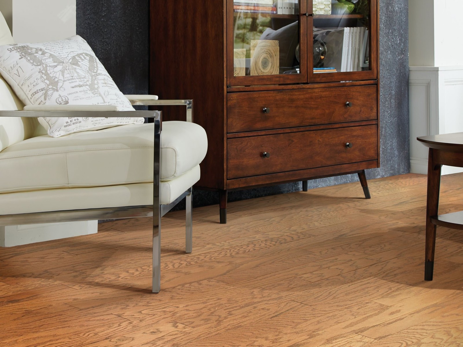 Shaw SW581 Albright Oak 3-1/4″W Smooth Engineered Red Oak – Hazelnut