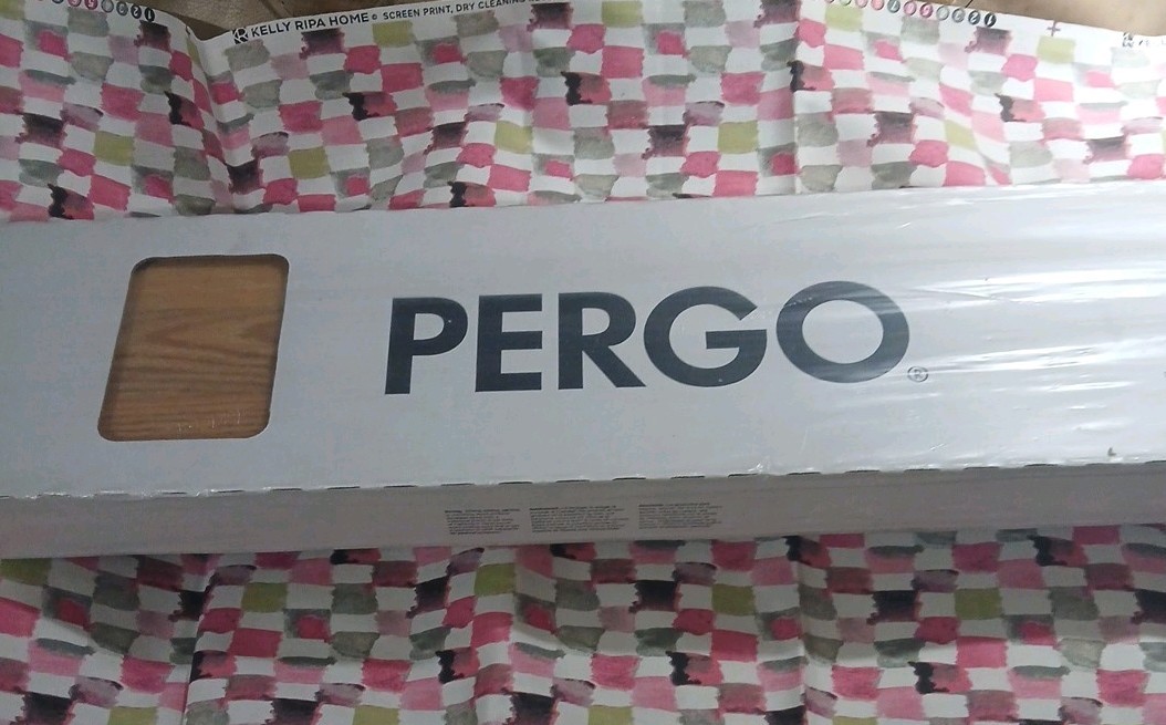 Pergo Golden Chester Oak 20sqft. 8 Planks (Discontinued)