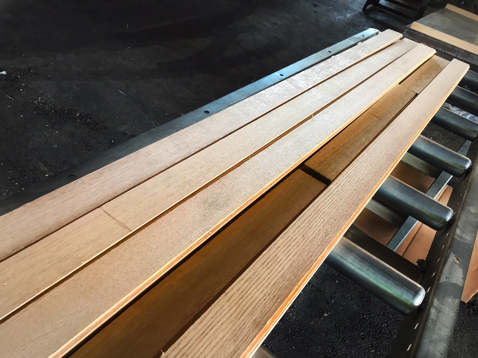 3/8″ x 2 1/4″ x 1-4′ Unfinished Red Oak Flooring T&G Craftsman-style 23 SQFT
