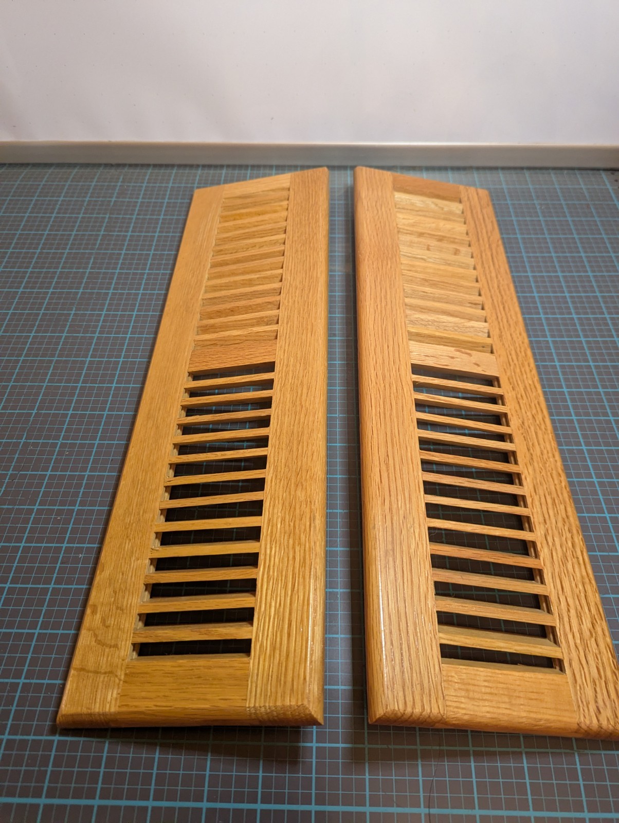 Prefinished Golden Oak Natural Flush Vents 18″X5″